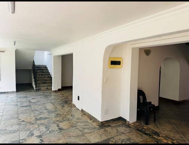 6 BEDROOM HOUSE FOR SALE IN MENLYN